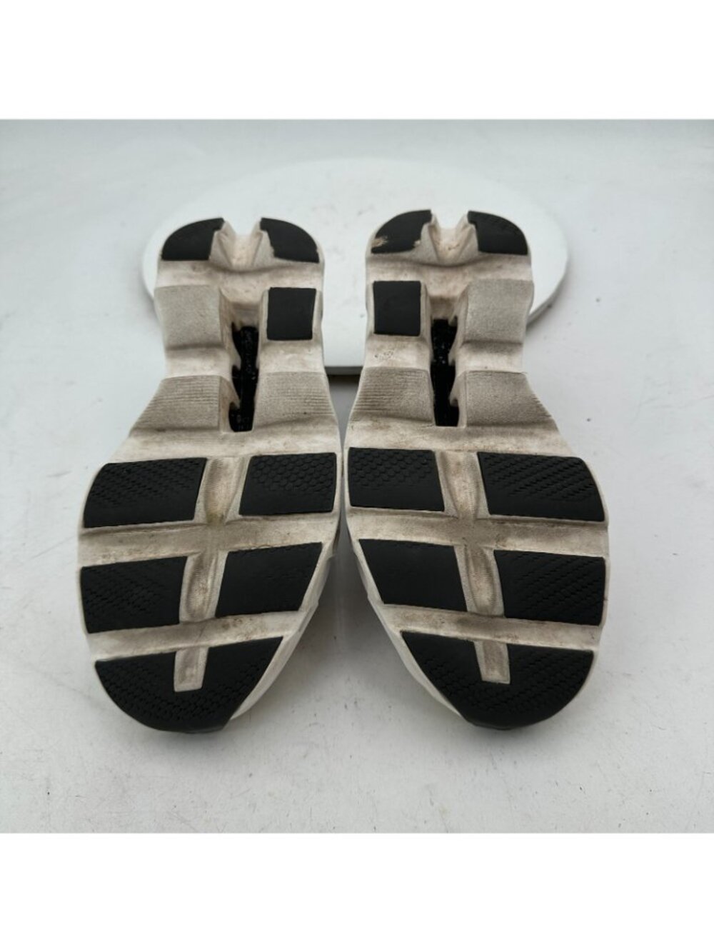 On CloudmOnster Swiss Engineering Women Size 7 61.98433 White Black  Shoes - Picture 8 of 11